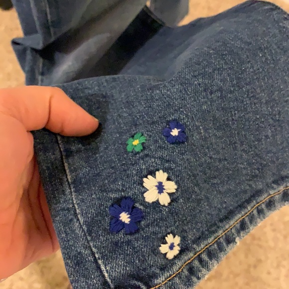 Alice and Olivia floral embroidered cropped jeans - Picture 8 of 9